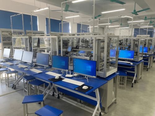 AOC一體機助力賀州學院 攜手打造人工智能未來工廠與智能家居設備新生態(tài)